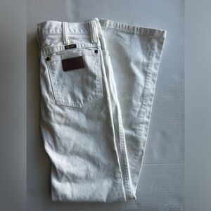 Wrangler white cowboy cut jeans